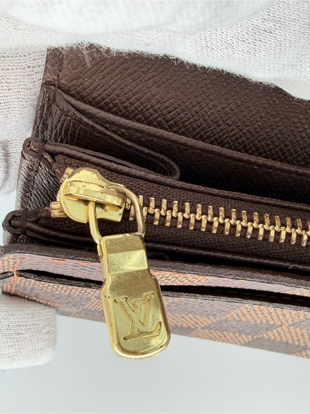 Authentic LV Emilie Wallet in Damier Ebene Excellent Condition - Picture 13 of 15